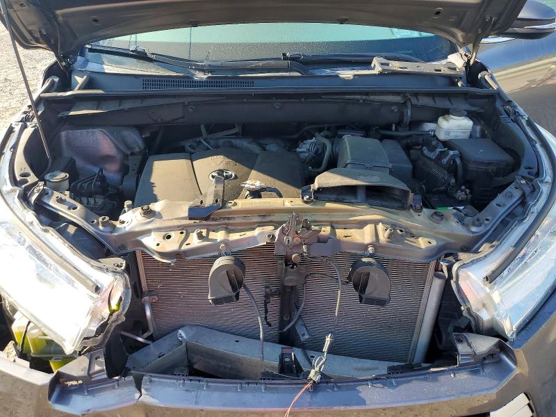 Photo 12 from auction – 2018 TOYOTA HIGHLANDER with VIN 5TDJZRFH8JS906259