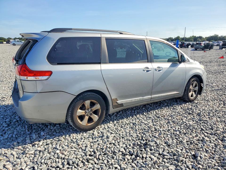 Photo 3 from auction – 2014 TOYOTA SIENNA with VIN 5TDKK3DC7ES434039
