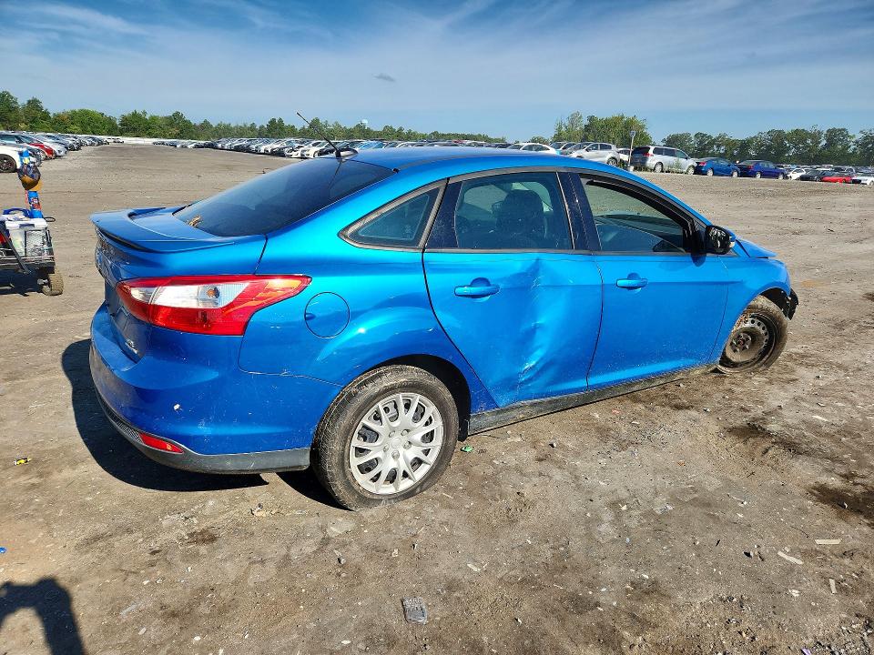 Photo 3 from auction – 2013 FORD FOCUS with VIN 1FADP3F22DL269957