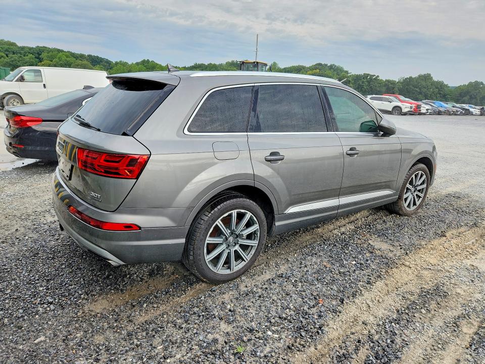 Photo 3 from auction – 2017 AUDI Q7 with VIN WA1VAAF78HD001697