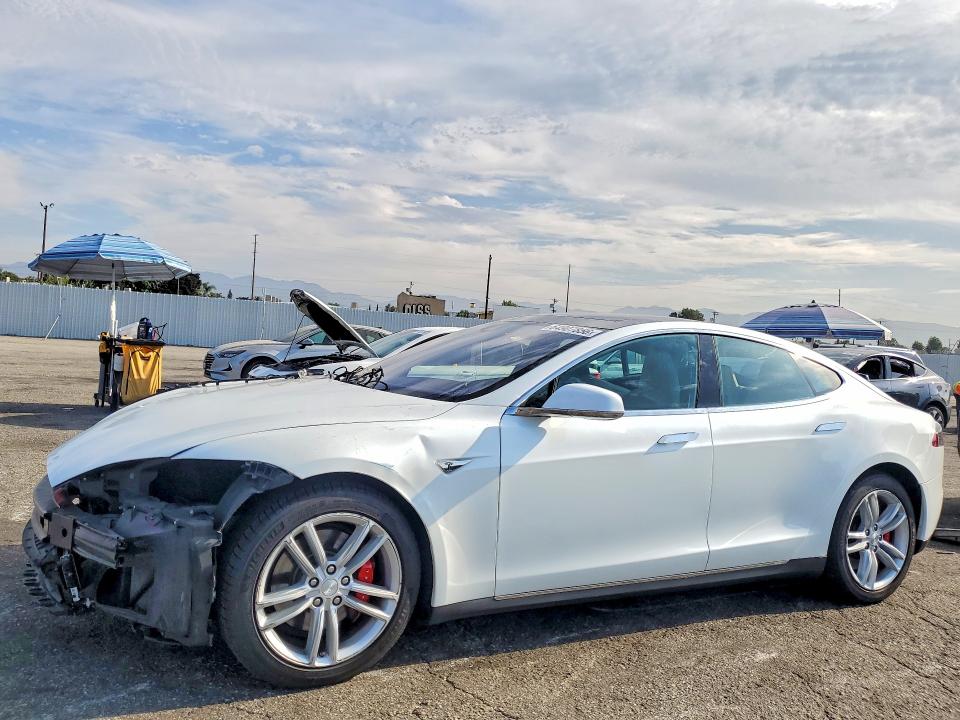 TESLA MODEL S 2015 with VIN 5YJSA1V43FF100935 - Photo from auction