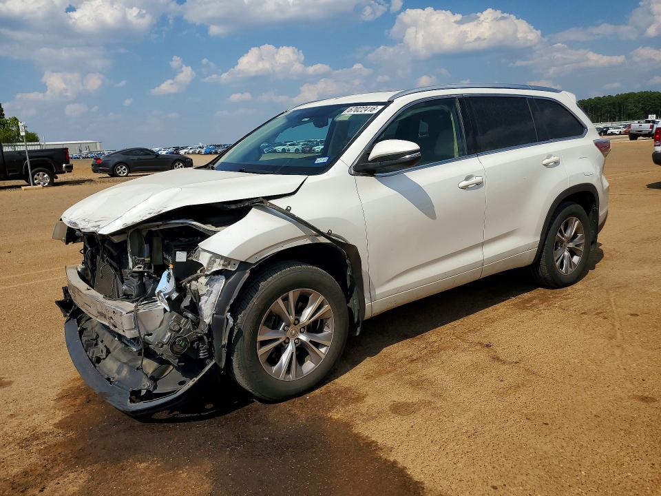TOYOTA HIGHLANDER 2015 with VIN 5TDJKRFH6FS205943 - Photo from auction
