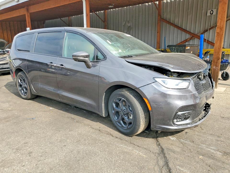 Photo 4 from auction – 2022 CHRYSLER PACIFICA with VIN 2C4RC1L73NR183517