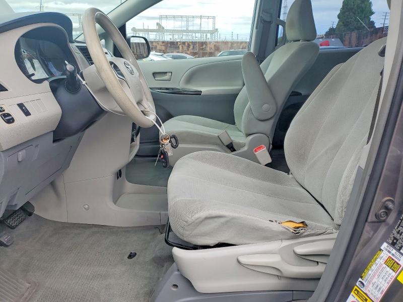 Photo 7 from auction – 2014 TOYOTA SIENNA with VIN 5TDZK3DC8ES462074