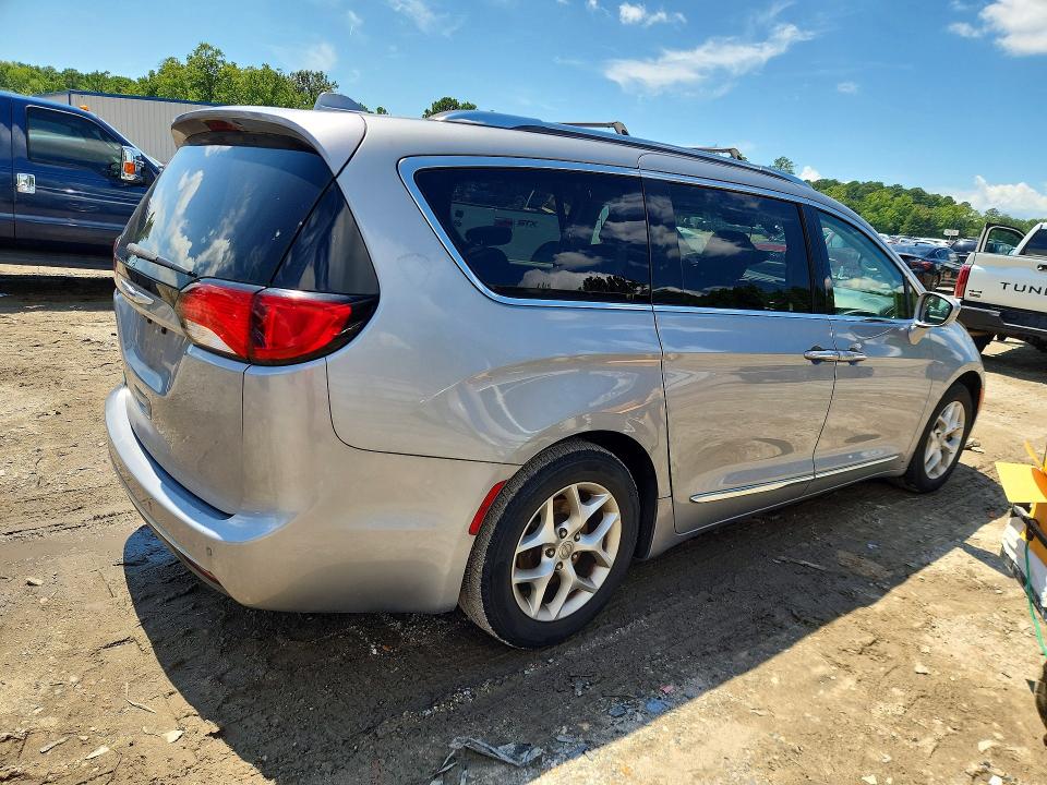 Фото 3 с аукциона – 2018 CHRYSLER PACIFICA с VIN 2C4RC1BG1JR291713
