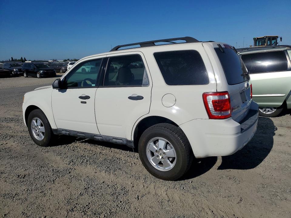 Photo 2 from auction – 2011 FORD ESCAPE with VIN 1FMCU0D79BKA14779