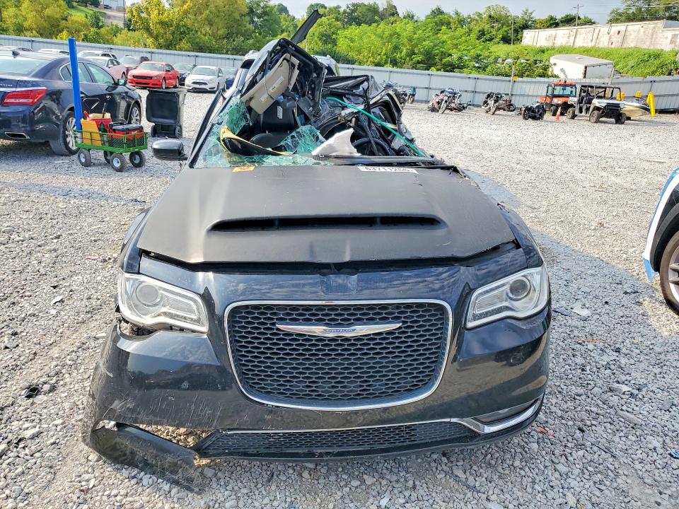 Photo 5 from auction – 2016 CHRYSLER 300 with VIN 2C3CCARG3GH111596