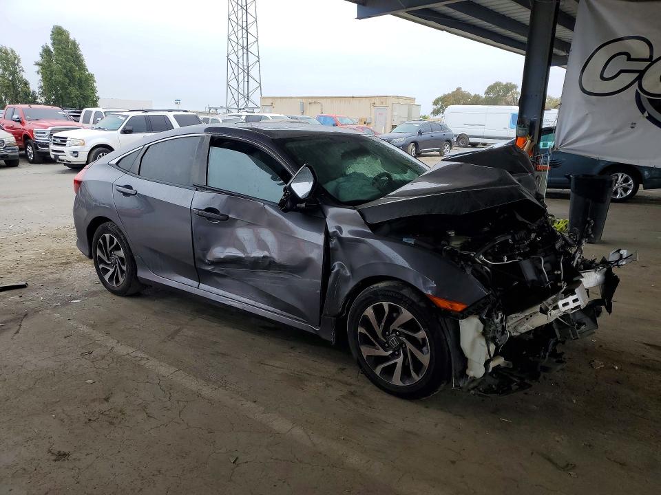 Снимка 4 от търг – 2018 HONDA CIVIC с VIN 2HGFC2F74JH593491