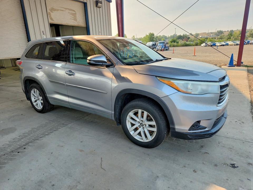 Photo 4 from auction – 2016 TOYOTA HIGHLANDER with VIN 5TDBKRFHXGS353289