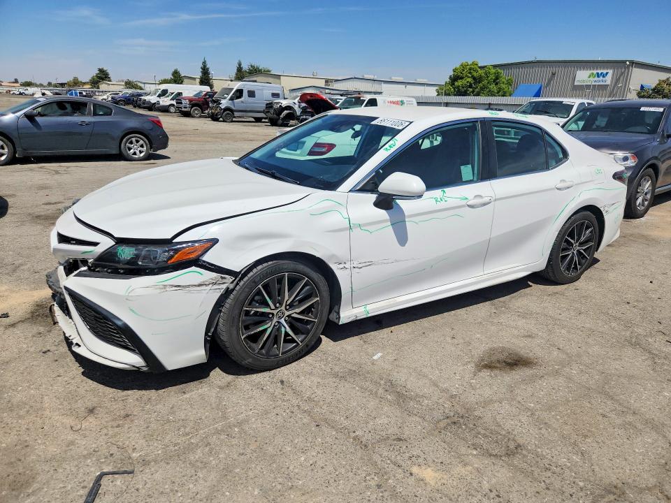 TOYOTA CAMRY 2022 with VIN 4T1G11AK3NU052896 - Photo from auction