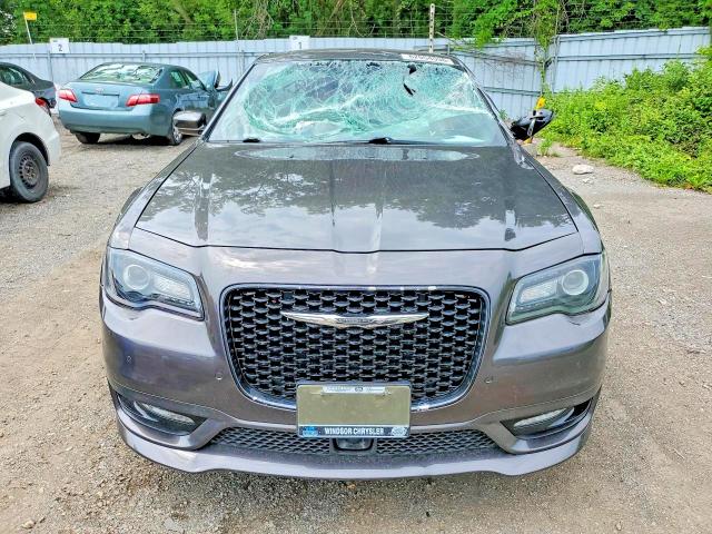Foto 5 de la subasta – 2019 CHRYSLER 300 con VIN 2C3CCABG3KH731030