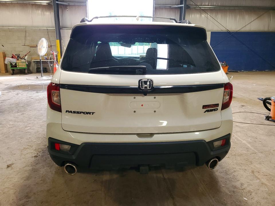Photo 6 from auction – 2024 HONDA PASSPORT with VIN 5FNYF8H63RB018922