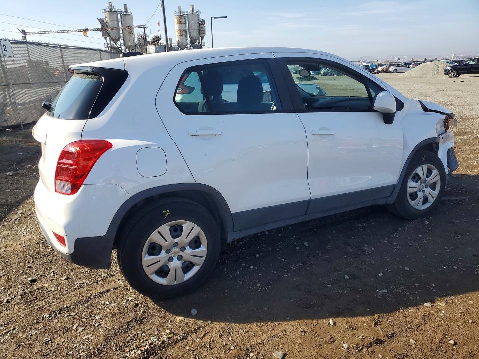 Photo 3 from auction – 2019 CHEVROLET TRAX with VIN LSGCJKSB5KY007426