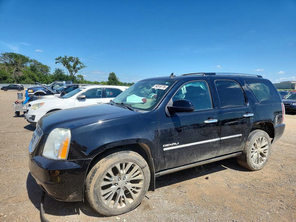 GMC YUKON 2010 with VIN 1GKUKEEF1AR268241 - Photo from auction