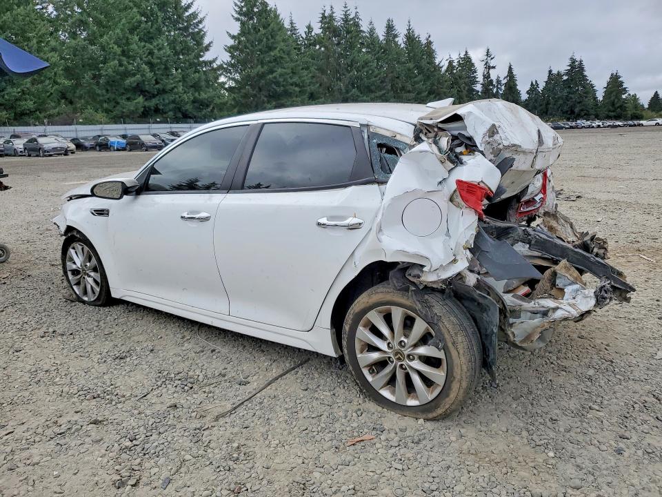 Photo 2 from auction – 2017 KIA OPTIMA with VIN 5XXGT4L36HG138882