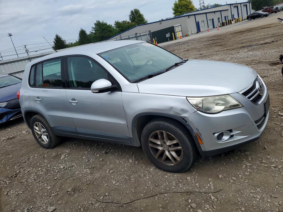 Photo 4 from auction – 2011 VOLKSWAGEN TIGUAN with VIN WVGAV7AX2BW521503