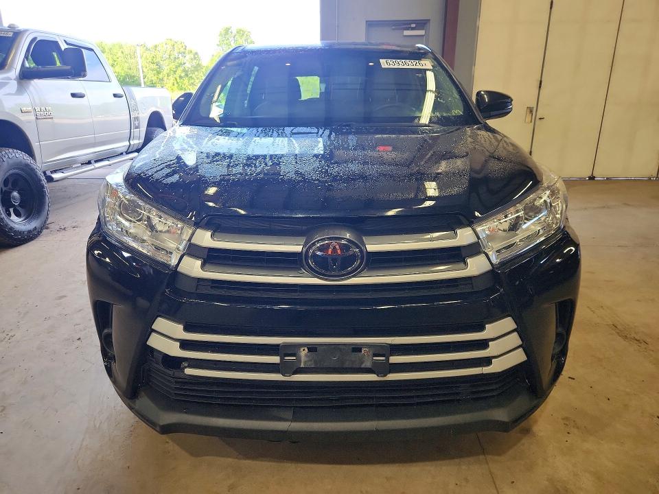 Photo 5 from auction – 2018 TOYOTA HIGHLANDER with VIN 5TDBZRFH6JS808738