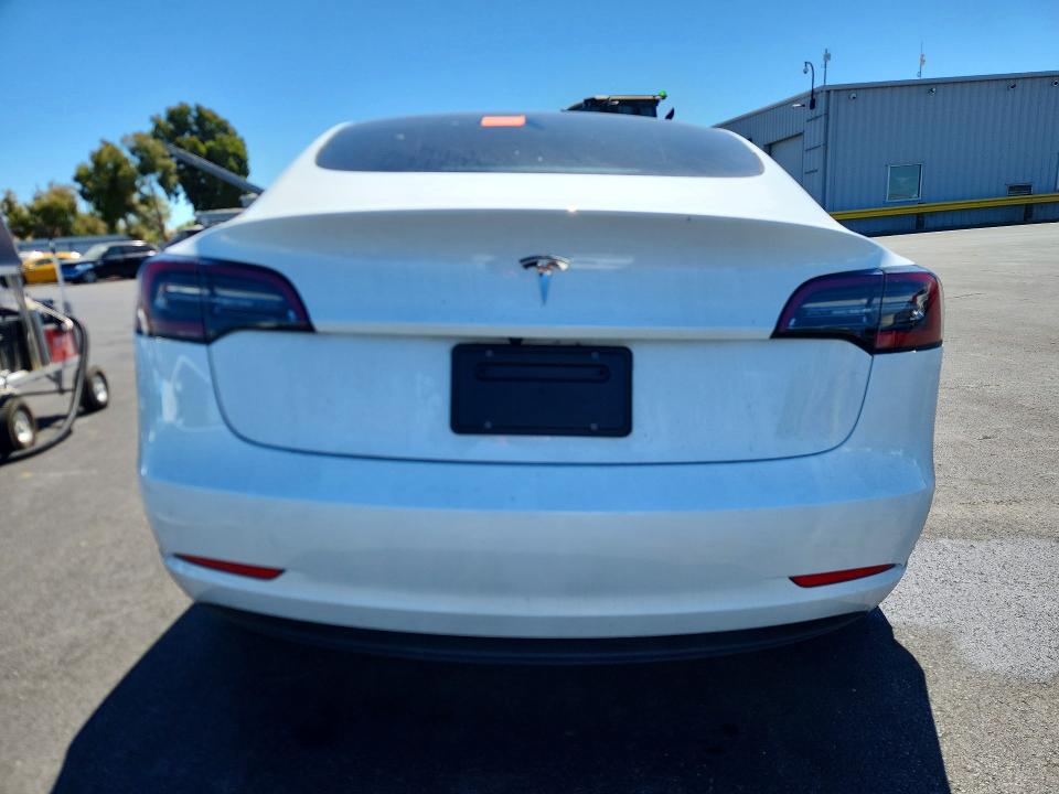 Снимка 6 от търг – 2023 TESLA MODEL 3 с VIN 5YJ3E1EA2PF485128
