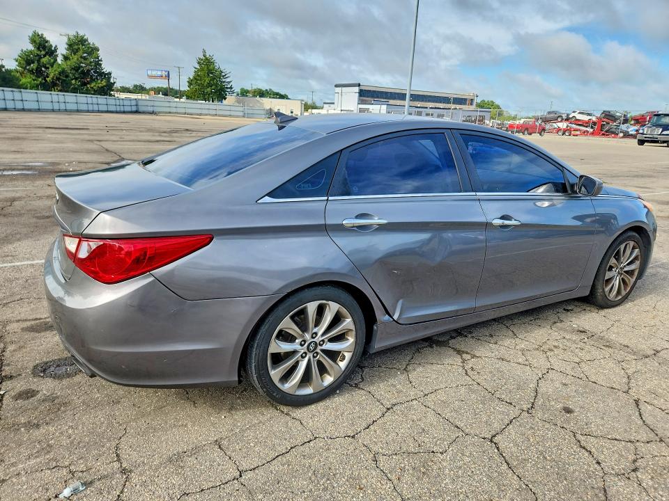 Photo 3 from auction – 2012 HYUNDAI SONATA with VIN 5NPEC4AC6CH480582