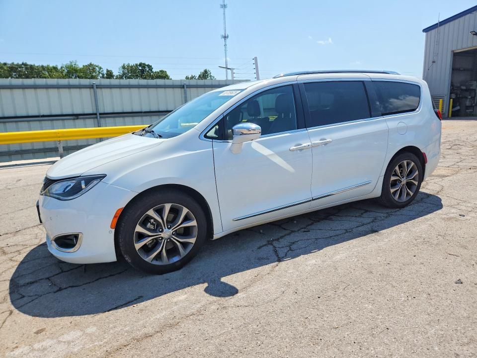 CHRYSLER PACIFICA 2020 with VIN 2C4RC1GG7LR123196 - Photo from auction