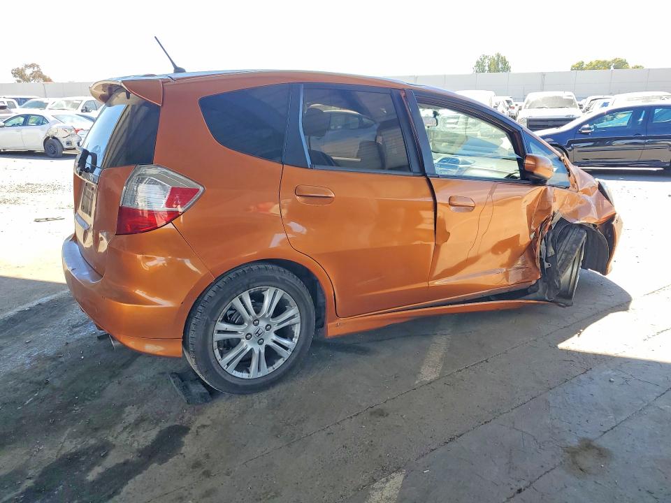 Photo 3 from auction – 2011 HONDA FIT with VIN JHMGE8H53BC004977