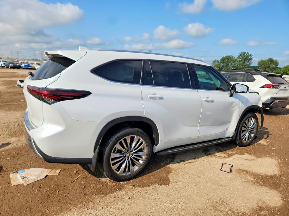 Photo 3 from auction – 2024 TOYOTA HIGHLANDER with VIN 5TDKDRBH7RS542128