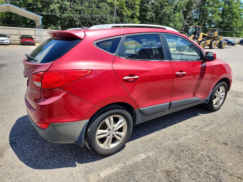 Photo 3 from auction – 2011 HYUNDAI TUCSON with VIN KM8JU3AC0BU128491
