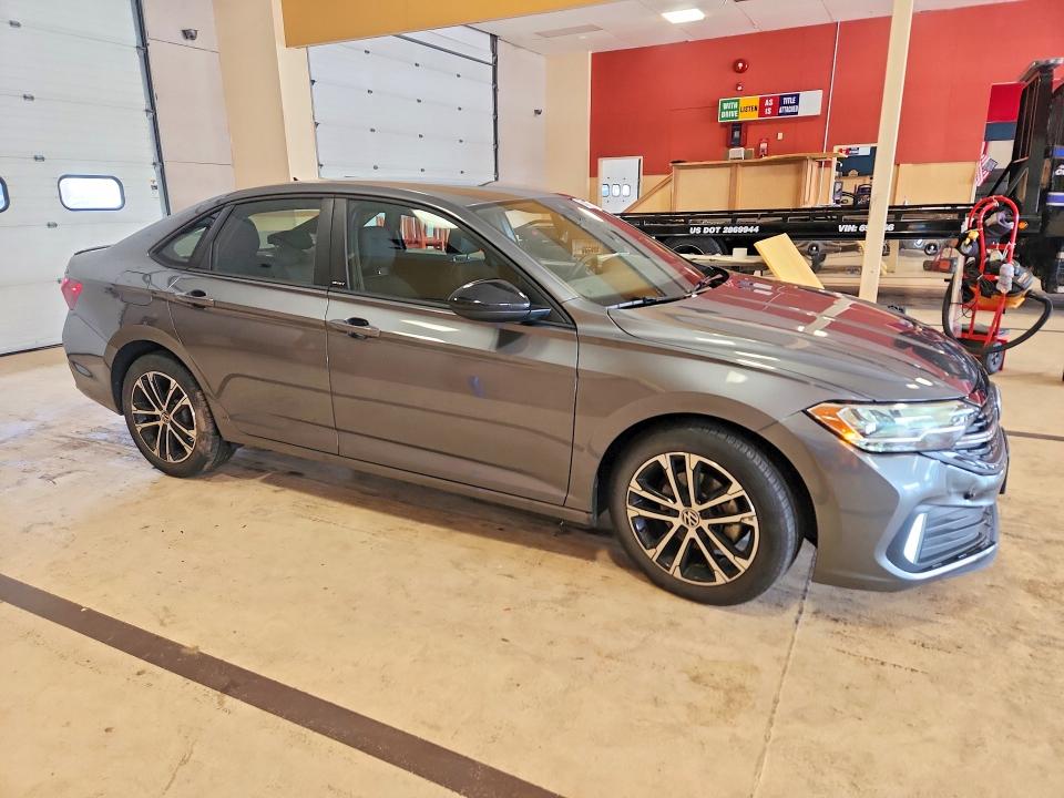 Photo 4 from auction – 2023 VOLKSWAGEN JETTA with VIN 3VWAM7BU8PM045161