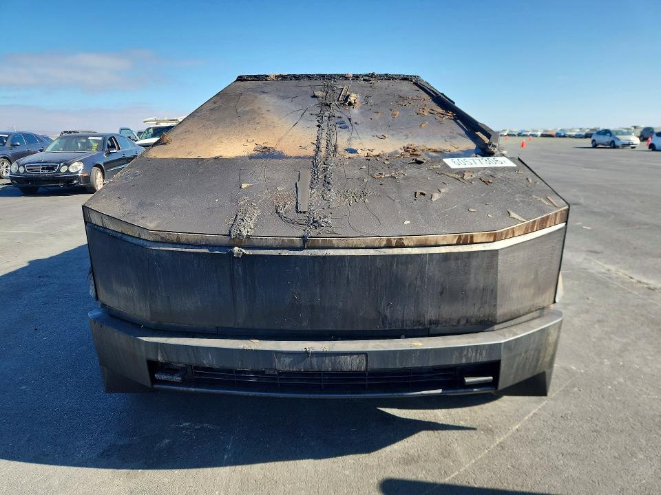 Photo 5 from auction – 2024 TESLA CYBERTRUCK with VIN 7G2CEHEE3RA000326