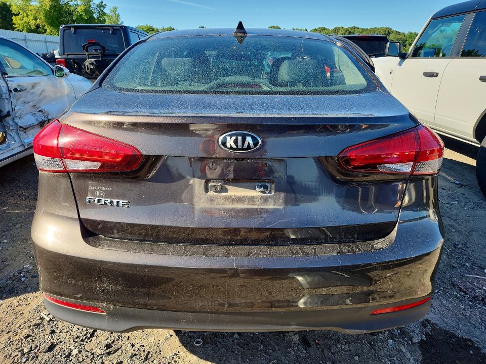 Снимка 6 от търг – 2018 KIA FORTE с VIN 3KPFL4A72JE227610