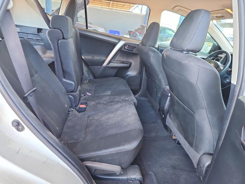Photo 11 from auction – 2018 TOYOTA RAV4 with VIN JTMZFREV7JJ732572