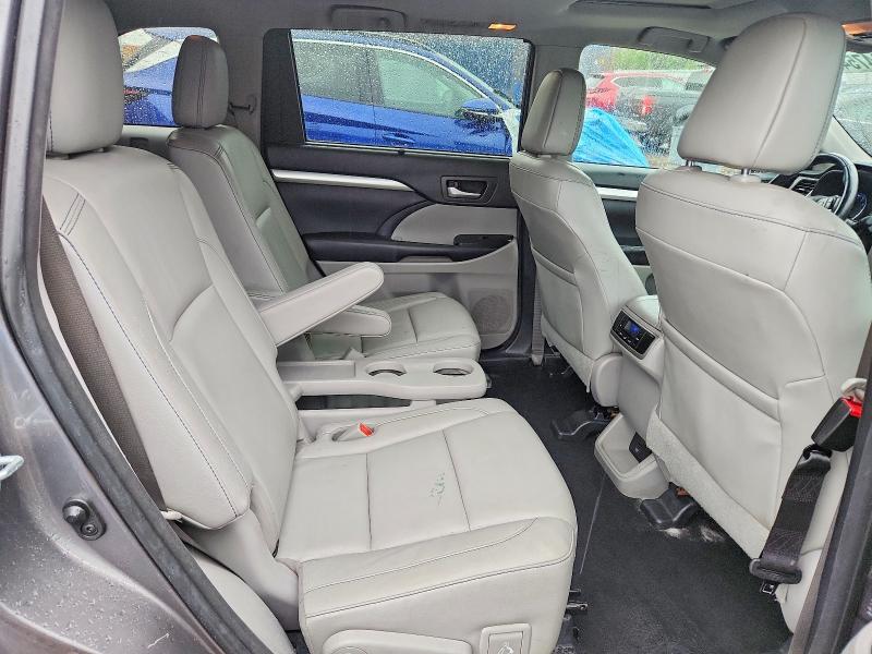 Photo 11 from auction – 2017 TOYOTA HIGHLANDER with VIN 5TDJZRFH2HS510497