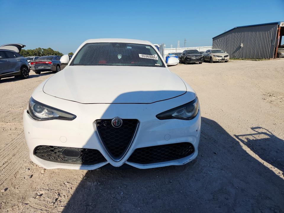 Photo 5 from auction – 2018 ALFA ROMEO GIULIA with VIN ZARFAECN6J7592448