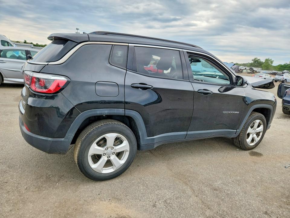 Photo 3 from auction – 2018 JEEP COMPASS with VIN 3C4NJDBB4JT354911