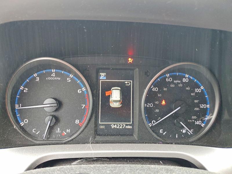 Photo 9 from auction – 2018 TOYOTA RAV4 with VIN JTMRFREV6JD235043
