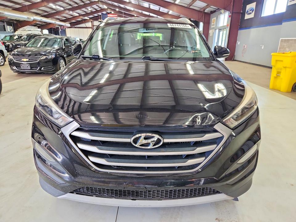 Photo 5 from auction – 2017 HYUNDAI TUCSON with VIN KM8J33A22HU391522