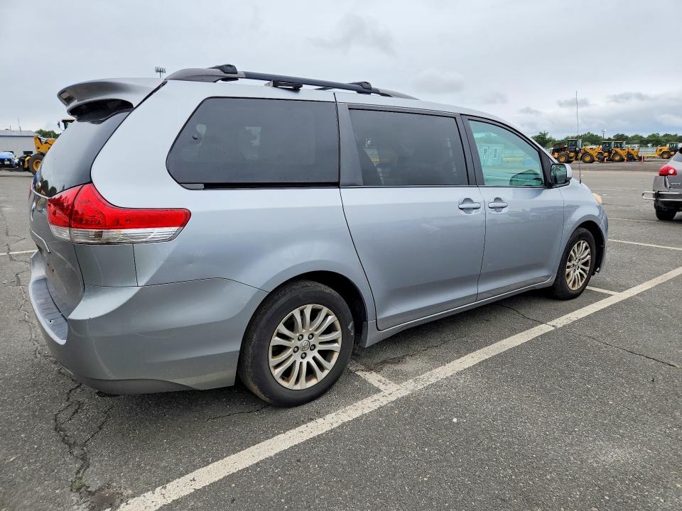Photo 3 from auction – 2013 TOYOTA SIENNA with VIN 5TDYK3DC6DS369810