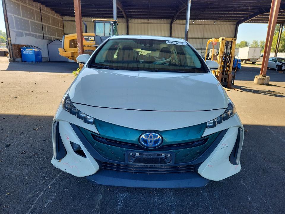 Photo 5 from auction – 2017 TOYOTA PRIUS PRIME with VIN JTDKARFPXH3001018