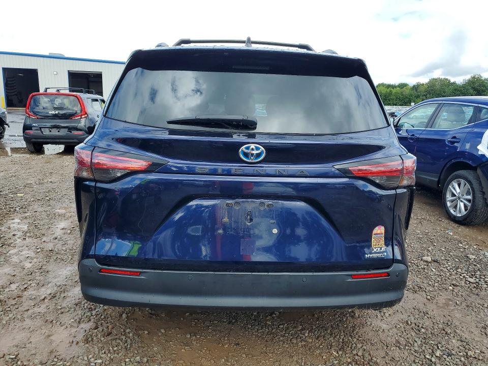 Photo 6 from auction – 2021 TOYOTA SIENNA with VIN 5TDJRKEC6MS035752