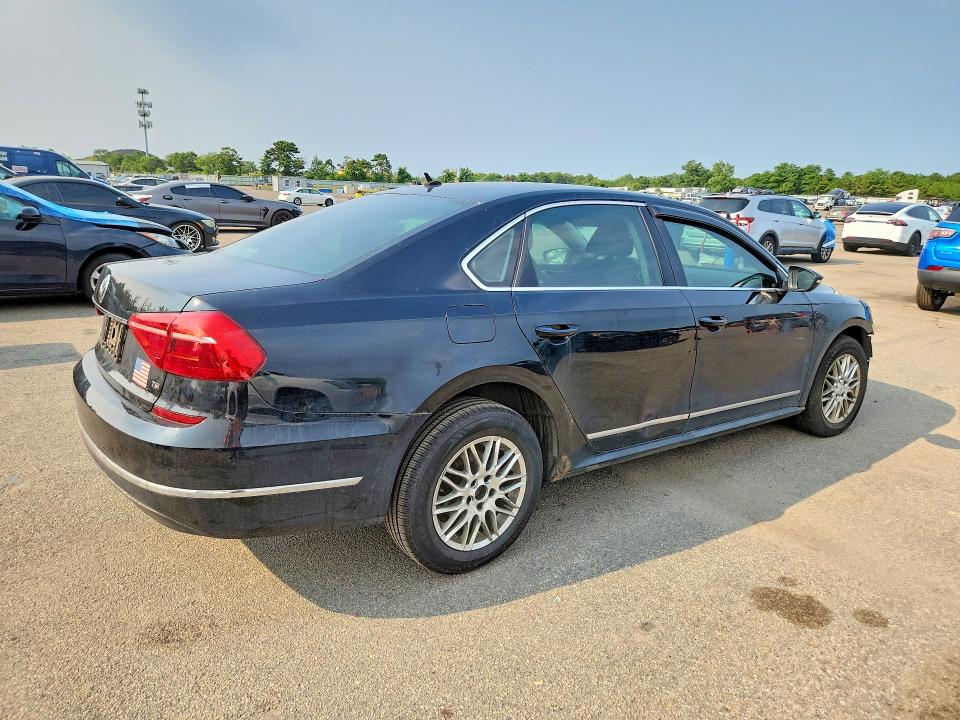Photo 3 from auction – 2016 VOLKSWAGEN PASSAT with VIN 1VWAT7A32GC007809