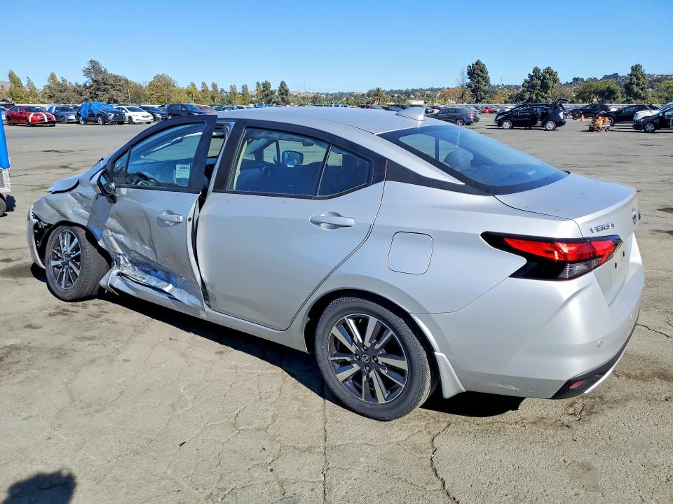 Zdjęcie 2 z aukcji – 2021 NISSAN VERSA z VIN 3N1CN8EV6ML922995