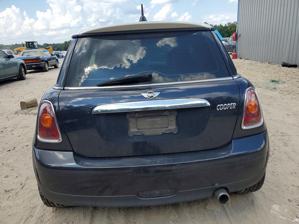 Photo 6 from auction – 2007 MINI COOPER with VIN WMWMF33547TU62706