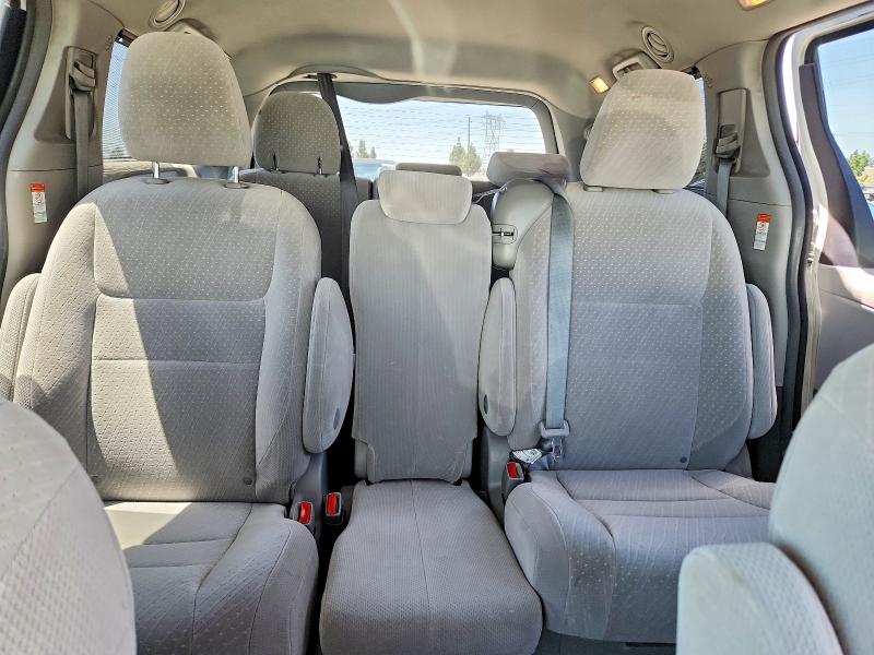 Photo 10 from auction – 2018 TOYOTA SIENNA with VIN 5TDKZ3DC4JS908082