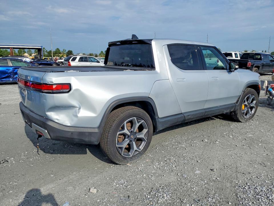Photo 3 from auction – 2022 RIVIAN R1T with VIN 7FCTGAAAXNN008066