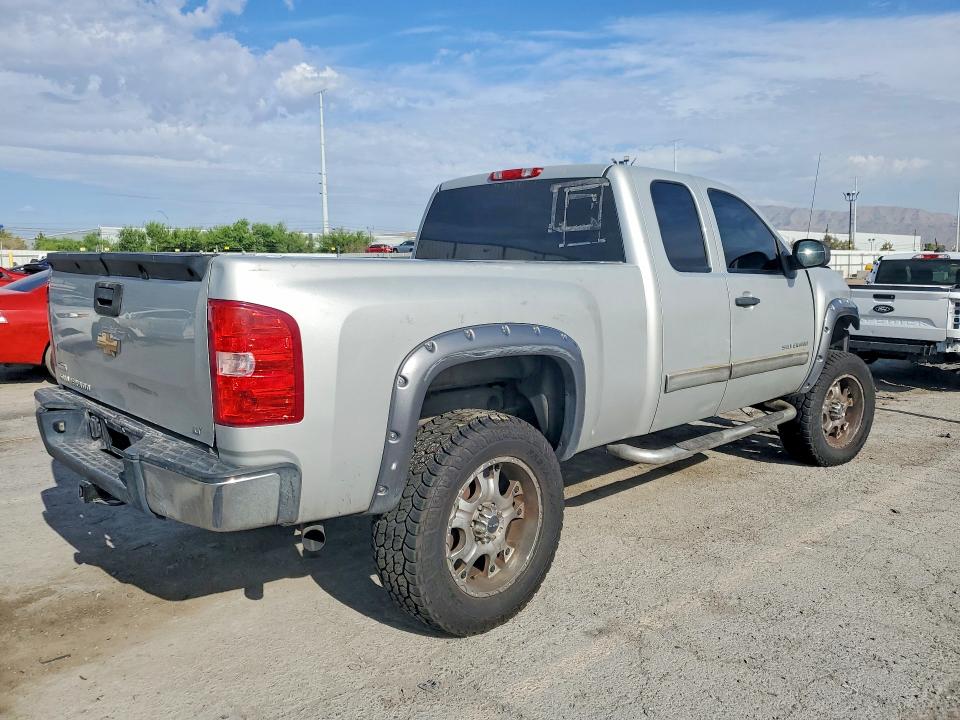 Photo 3 from auction – 2011 CHEVROLET SILVERADO with VIN 1GCRKSE35BZ334829