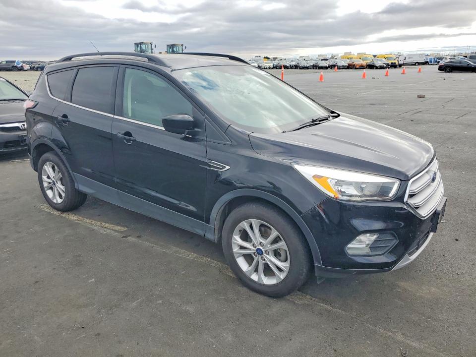 Photo 4 from auction – 2018 FORD ESCAPE with VIN 1FMCU0GD1JUB29073