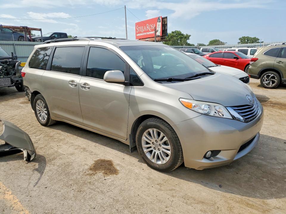 Photo 4 from auction – 2017 TOYOTA SIENNA with VIN 5TDYZ3DC2HS790098