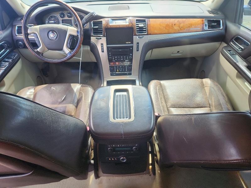 Photo 8 from auction – 2010 CADILLAC ESCALADE with VIN 1GYUKDEF4AR157957