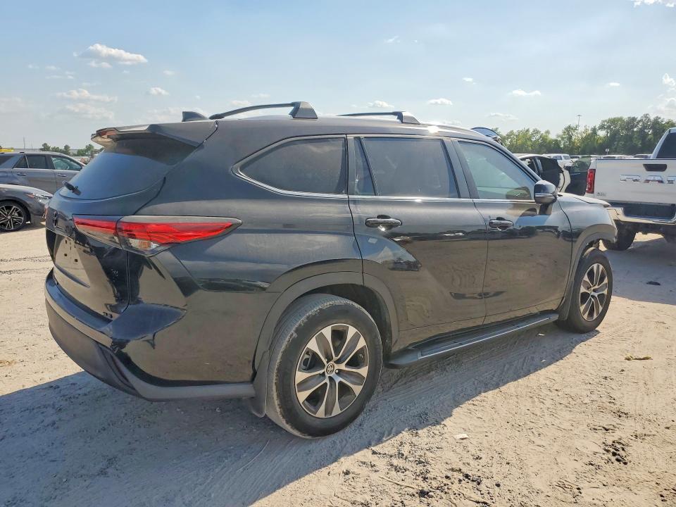 Photo 3 from auction – 2023 TOYOTA HIGHLANDER with VIN 5TDKDRAH5PS522880