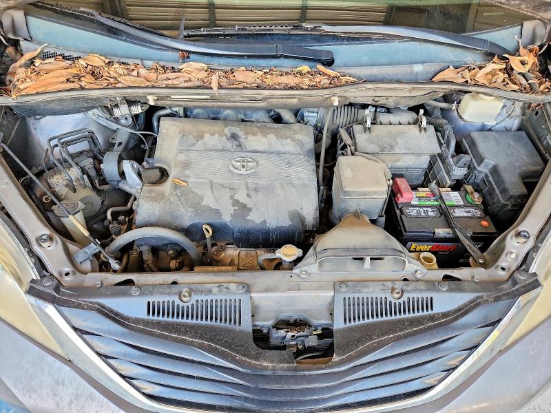 Photo 12 from auction – 2011 TOYOTA SIENNA with VIN 5TDKK3DC2BS063593